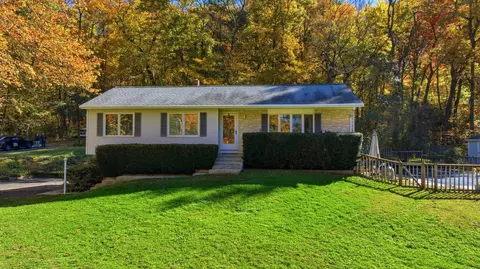 20 Sullivan Ln, South Hadley, MA 01075