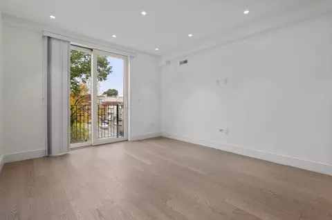 Living - 69 Walnut St #7, Brookline, MA 02445 photo 3 of 3