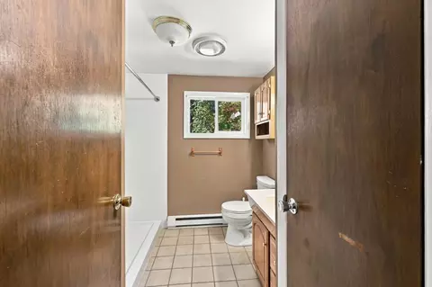 Bath - 286 Peekskill Ave, Springfield, MA 01129 photo 1 of 3