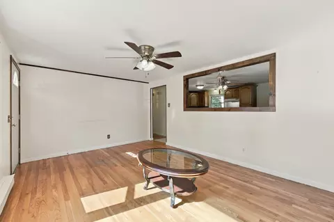 Living - 286 Peekskill Ave, Springfield, MA 01129 photo 4 of 4