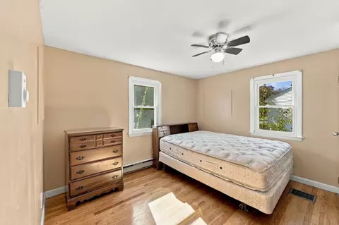 Bedroom - 286 Peekskill Ave, Springfield, MA 01129 photo 2 of 6