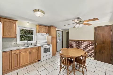 Kitchen - 286 Peekskill Ave, Springfield, MA 01129 photo 1 of 4