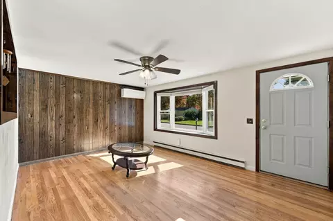 Living - 286 Peekskill Ave, Springfield, MA 01129 photo 1 of 4