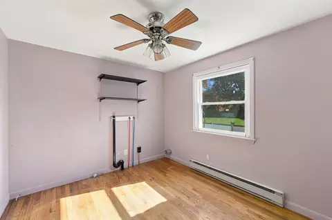 Bedroom - 286 Peekskill Ave, Springfield, MA 01129 photo 4 of 6