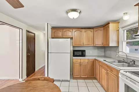 Kitchen - 286 Peekskill Ave, Springfield, MA 01129 photo 2 of 4