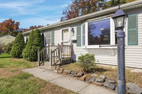 Exterior - 286 Peekskill Ave, Springfield, MA 01129 photo 3 of 14