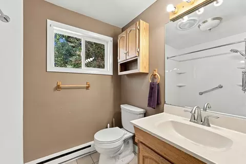 Bath - 286 Peekskill Ave, Springfield, MA 01129 photo 2 of 3