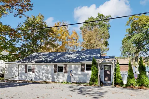 2 Lakeview Dr, Billerica, MA 01821