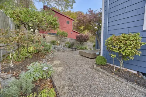 Exterior - 9 Sutherland Rd, Lexington, MA 02421 photo 9 of 10