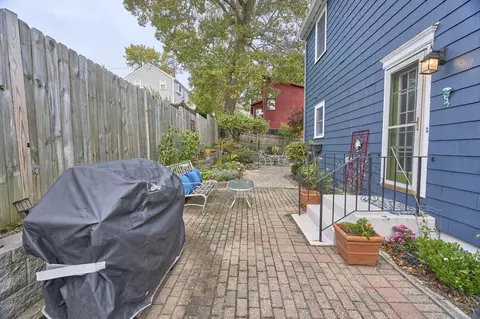 Exterior - 9 Sutherland Rd, Lexington, MA 02421 photo 8 of 10