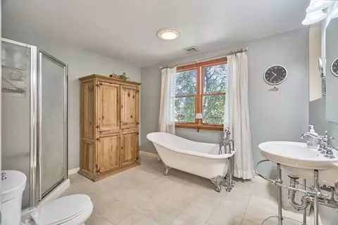 Bath - 9 Sutherland Rd, Lexington, MA 02421 photo 2 of 4