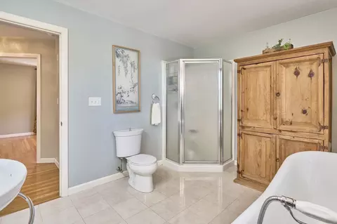 Bath - 9 Sutherland Rd, Lexington, MA 02421 photo 4 of 4