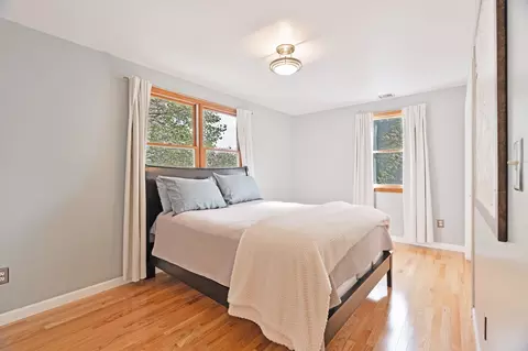 Bedroom - 9 Sutherland Rd, Lexington, MA 02421 photo 2 of 2