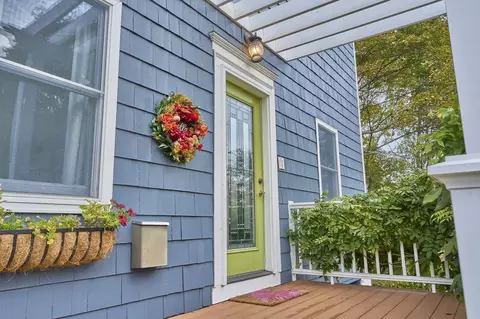 Exterior - 9 Sutherland Rd, Lexington, MA 02421 photo 4 of 10