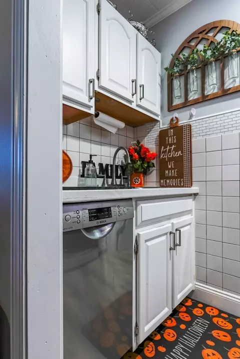 Kitchen - 463 Montaup St, Fall River, MA 02724 photo 5 of 7