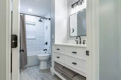 Bath - 463 Montaup St, Fall River, MA 02724 photo 1 of 4