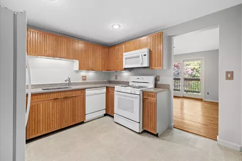 225 Lincoln St #D3, Duxbury, MA 02332
