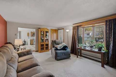 Living - 3 Matthew Dr, Easthampton, MA 01027 photo 1 of 5