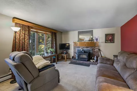 Living - 3 Matthew Dr, Easthampton, MA 01027 photo 2 of 5