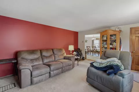 Living - 3 Matthew Dr, Easthampton, MA 01027 photo 4 of 5