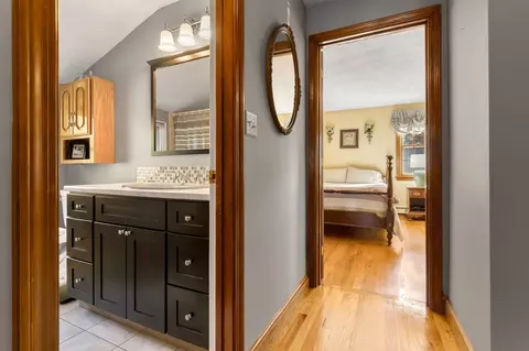 Entry Way - 3 Anthony Ln, Danvers, MA 01923 photo 6 of 7