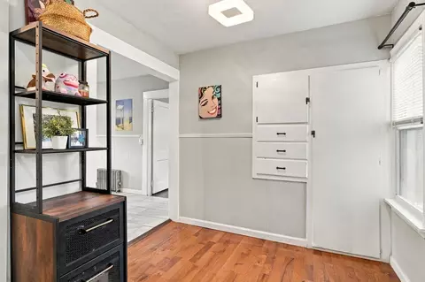 Entry Way - 84 Wilton St, Springfield, MA 01109 photo 4 of 6