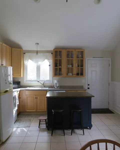 Kitchen - 11 Sonoma Dr, Worcester, MA 01605 photo 2 of 5