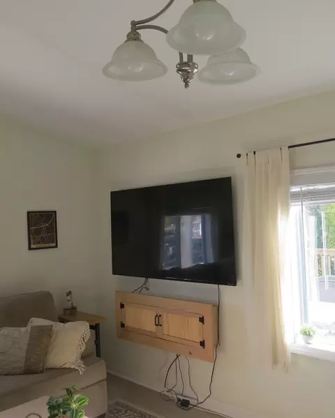 Living - 11 Sonoma Dr, Worcester, MA 01605 photo 3 of 3