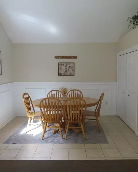 Dining - 11 Sonoma Dr, Worcester, MA 01605 photo 1 of 3
