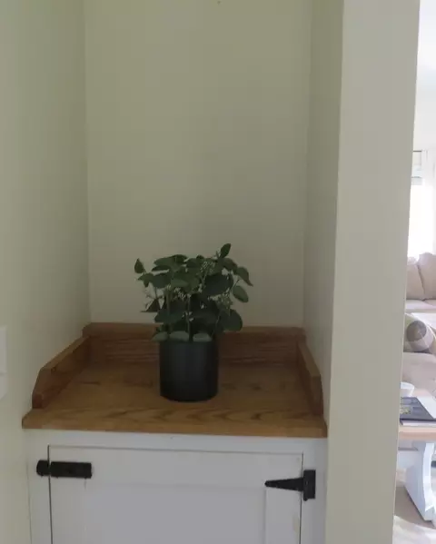 Entry Way - 11 Sonoma Dr, Worcester, MA 01605 photo 3 of 3