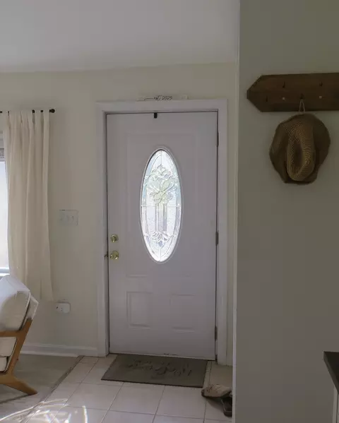Entry Way - 11 Sonoma Dr, Worcester, MA 01605 photo 1 of 3