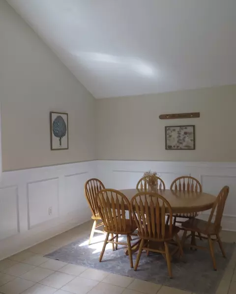 Dining - 11 Sonoma Dr, Worcester, MA 01605 photo 3 of 3