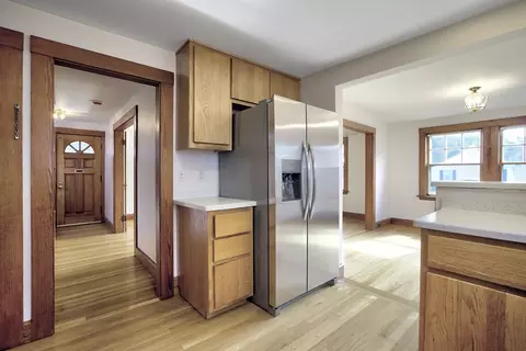 Entry Way - 262 Washington St, Gloucester, MA 01930 photo 2 of 7