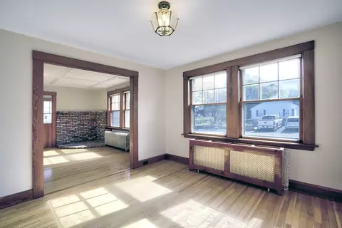Living - 262 Washington St, Gloucester, MA 01930 photo 1 of 7