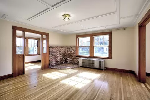 Living - 262 Washington St, Gloucester, MA 01930 photo 5 of 7
