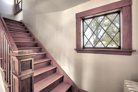 Entry Way - 262 Washington St, Gloucester, MA 01930 photo 4 of 7