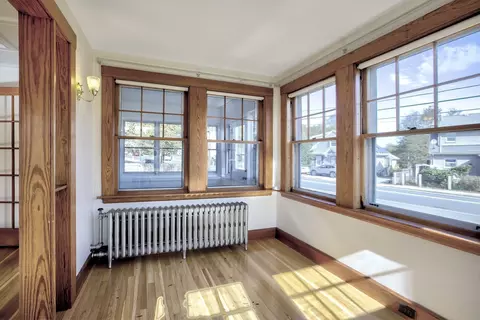 Living - 262 Washington St, Gloucester, MA 01930 photo 6 of 7