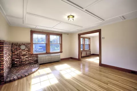 Living - 262 Washington St, Gloucester, MA 01930 photo 3 of 7