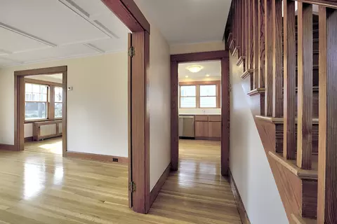 Entry Way - 262 Washington St, Gloucester, MA 01930 photo 3 of 7