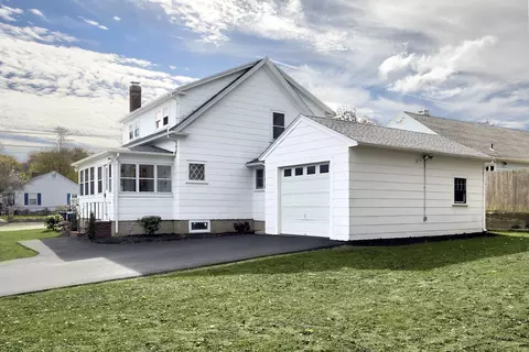 Exterior - 262 Washington St, Gloucester, MA 01930 photo 3 of 4