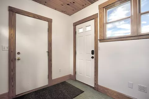 Entry Way - 262 Washington St, Gloucester, MA 01930 photo 6 of 7