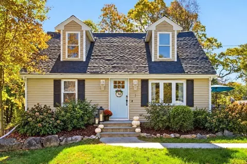 1 Alder St, Medway, MA 02053