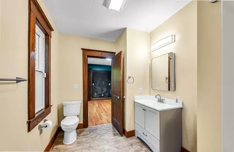 Bath - 775 White St, Springfield, MA 01108 photo 2 of 3
