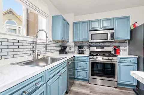 Kitchen - 25 Marengo Park, Springfield, MA 01108 photo 2 of 4