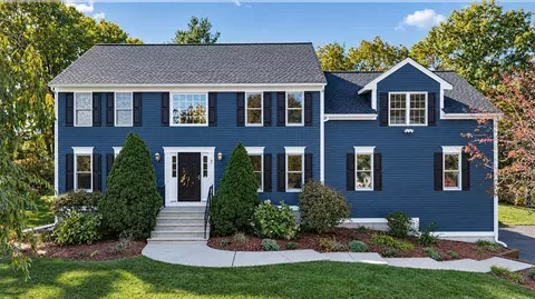 7 Old Salem Cir, Shrewsbury, MA 01545
