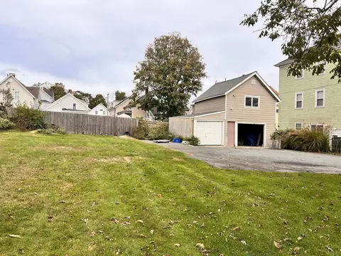 580 Pine St, Fall River, MA 02720 photo 4