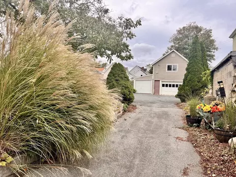 580 Pine St, Fall River, MA 02720 photo 3