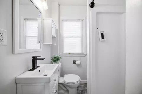 Bath - 120 Ellsworth Ave, Springfield, MA 01118 photo 2 of 2