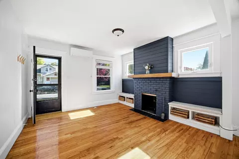 Living - 120 Ellsworth Ave, Springfield, MA 01118 photo 2 of 4
