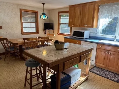 Kitchen - 152 River St, Middleton, MA 01949 photo 4 of 5
